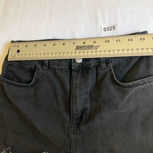 Reclaimed Vintage Women Summer Jean Shorts, size 28, Black - Picture 2 of 11